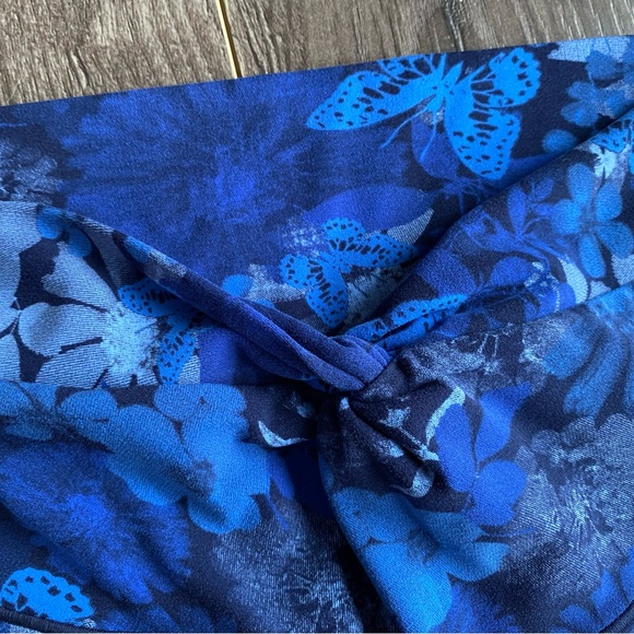 OFFLINE By Aerie Real Me Xtra Twist high rise Leggings blue Floral & butterfly - Picture 6 of 10